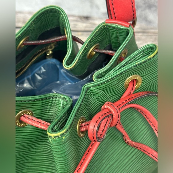 Louis Vuitton Epi Leather Petit Noe Drawstring Shoulder Bag Green & Red​​ - Picture 6 of 10